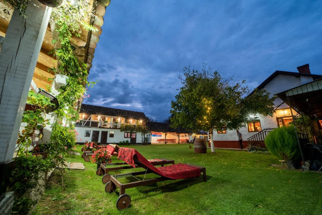 Domacinstvo Cikic Country house